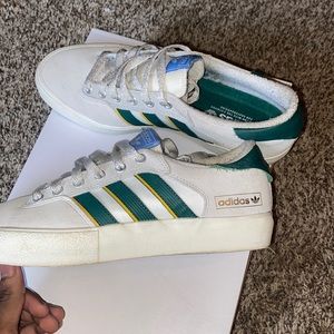 Size 9.5 men’s adidas Skateboarding Matchbreak Super